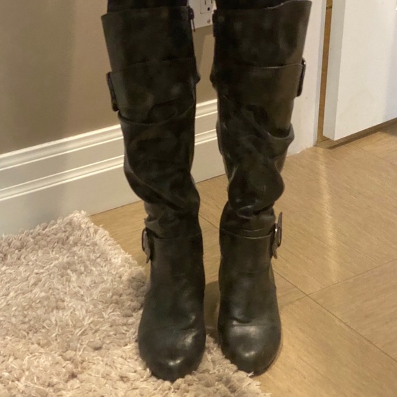 Black boots - Picture 2 of 4